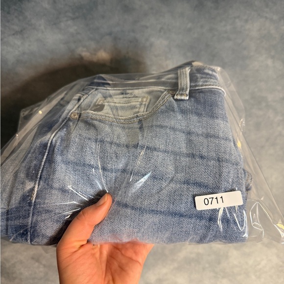 KanCan Mid Rise Distressed Straight Jeans Women’s 5/26 Blue Denim 28x26.5 - Picture 16 of 16